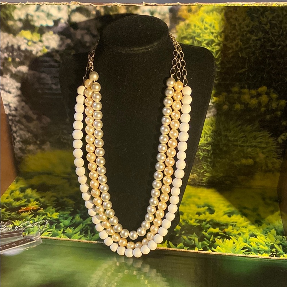 White House Black Market Gold and Cream Pearl Necklace